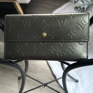 Louis Vuitton grey Matte Vernis long wallet